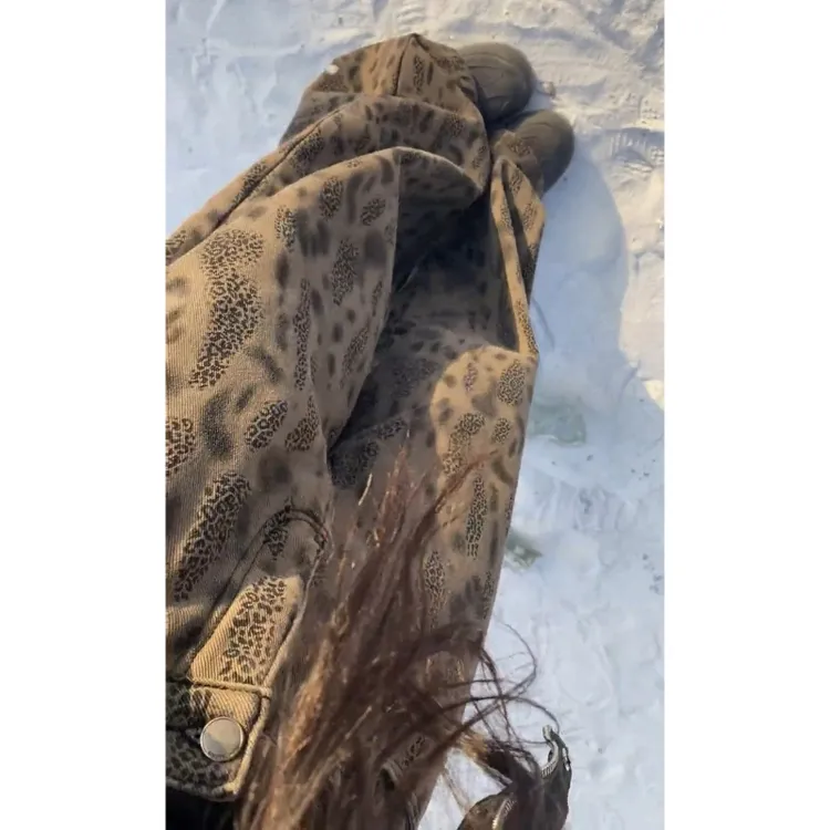 大码宽松牛仔裤子女款高腰柔软长裤秋冬季时髦百搭豹纹加绒阔腿裤