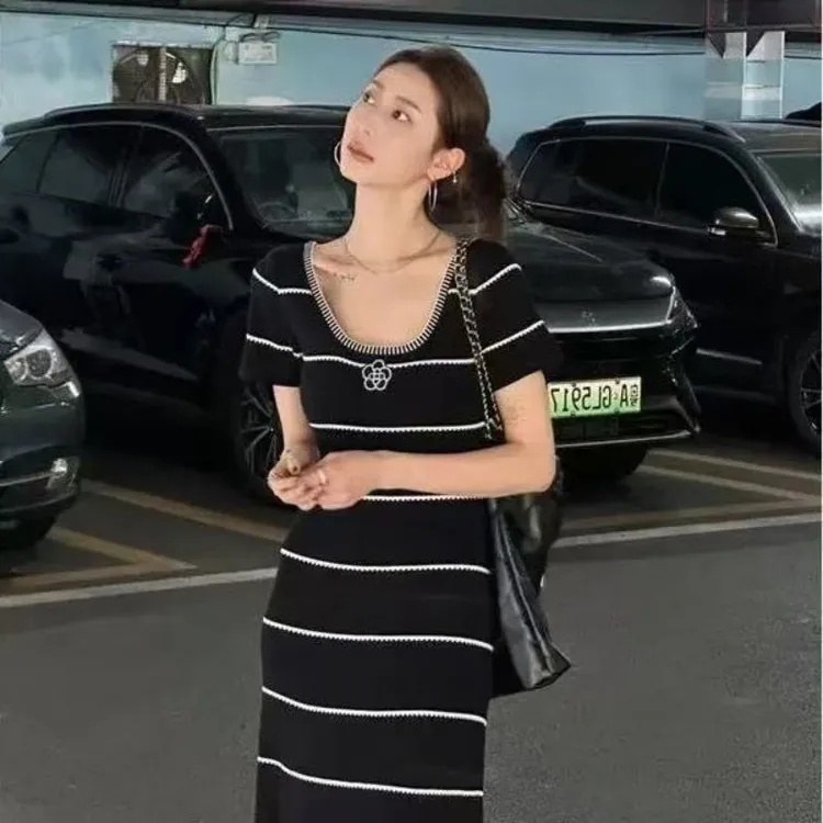 JIJINQI夏季V领常规纯色修身长裙新款褶皱包臀连衣裙高腰气质