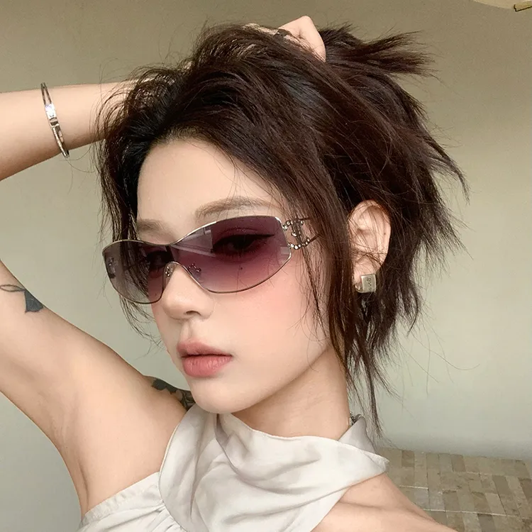 欧美辣妹风曲面椭圆墨镜女潮高级感显脸小气质防紫外线街拍太阳镜