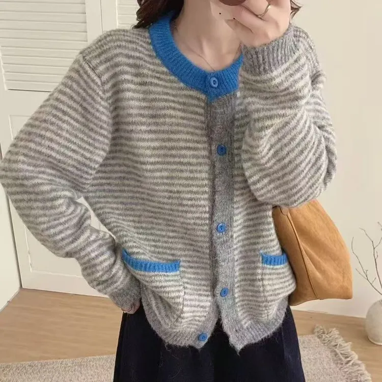 秋冬季针织圆领宽松常规袖女毛针织衫网红条纹撞色可露丽风