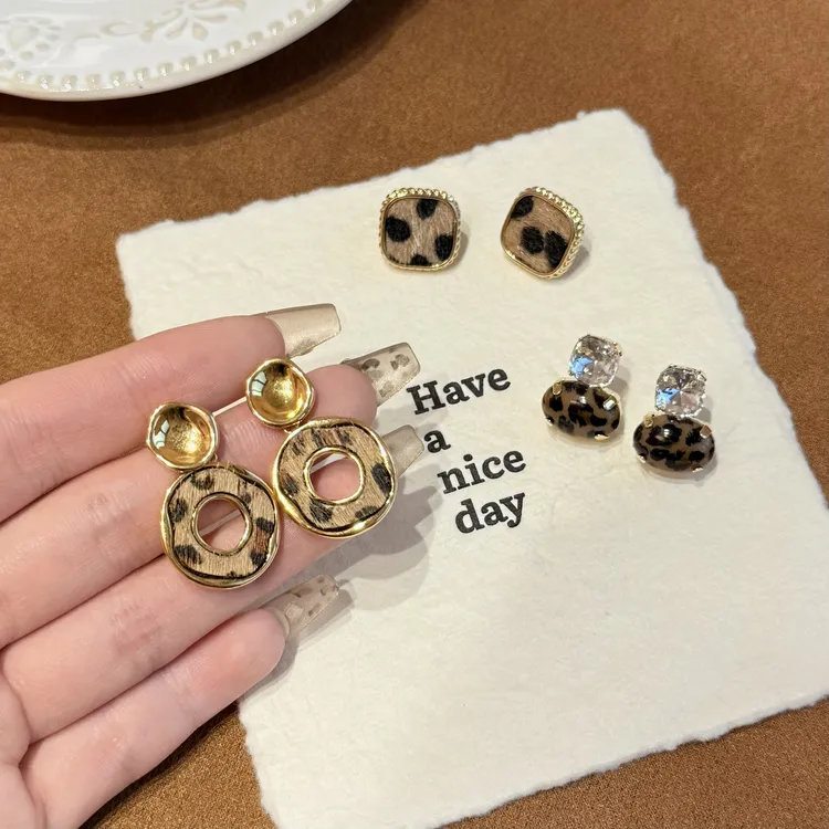 铜合金锆石耳饰 美拉德豹纹几何耳环轻奢高级感气质小众耳饰