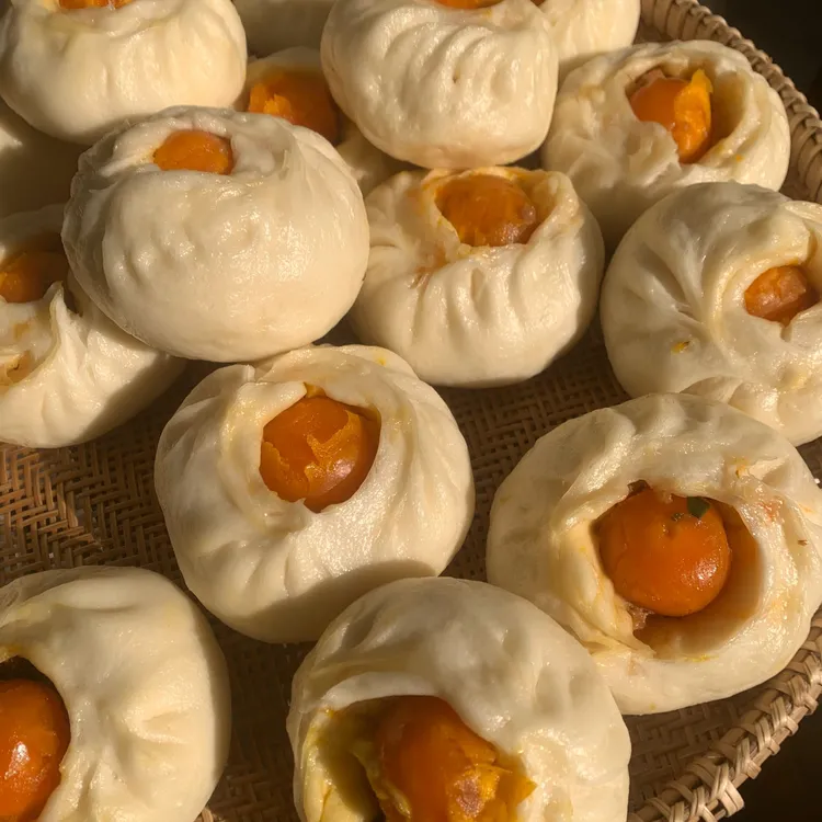 温台火爆美食蛋黄肉包、核桃花生包8个装