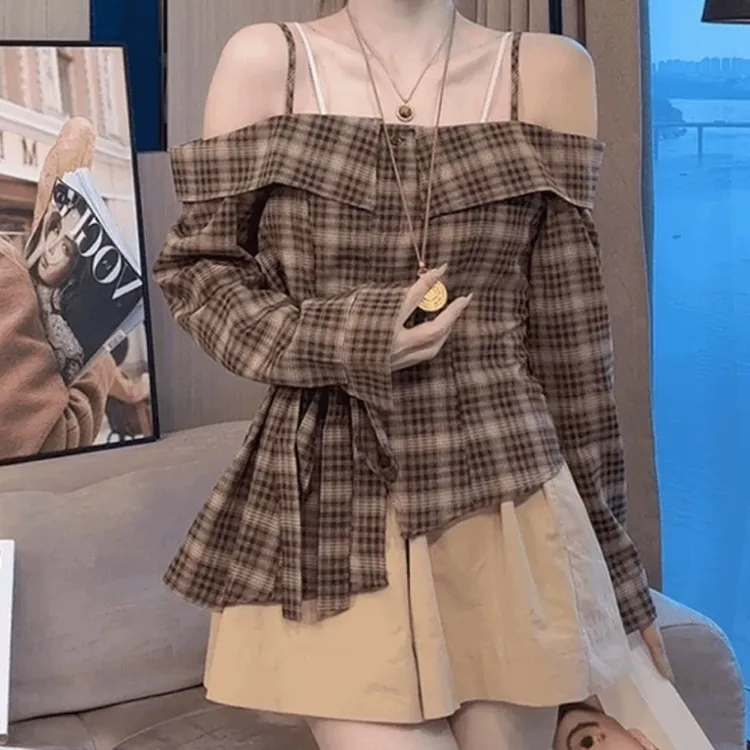 大码设计感一字肩格子衬衫女装秋季新款胖mm遮肉显瘦别致露肩上衣