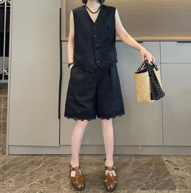 米可/MK-2170ZJ【麻料V领拼蕾丝马甲+短裤套装】时尚夏季新款套装