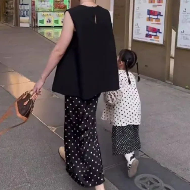 新款休闲圆领背心上衣显瘦波点半身裙盐系女装