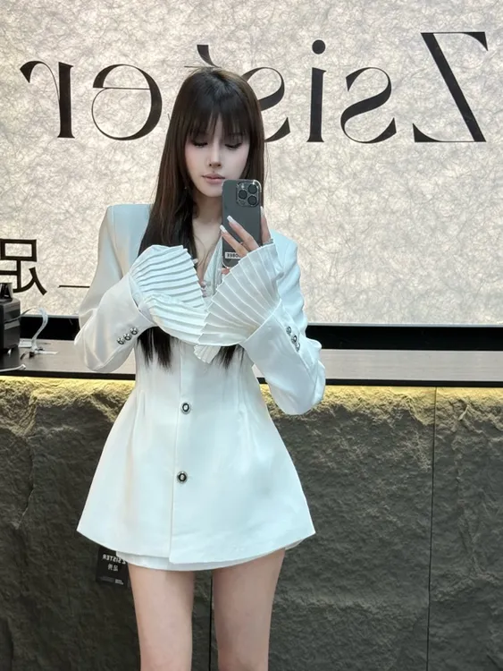 2025年春款套装收腰系列黑白两色高级御姐风袖子可拆卸西装面料