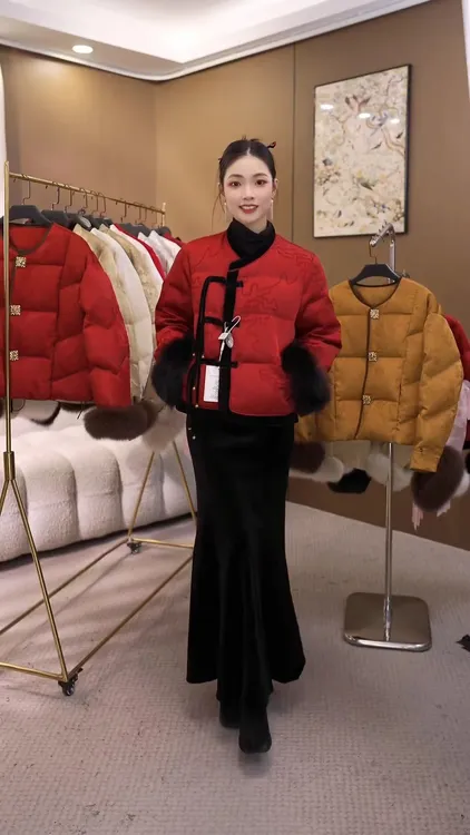 2025冬季新中式国风流苏盘扣袖口狐狸毛90白鸭绒女羽绒服外套