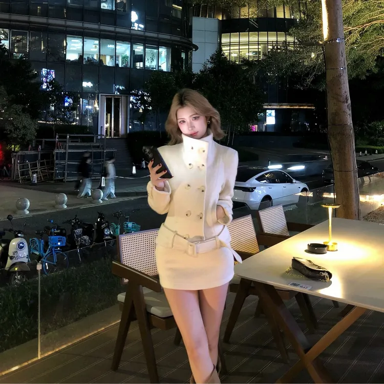 伦敦日记 冬季搭配一整套毛呢外套修身上衣+半裙入冬漂亮出片衣服