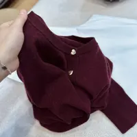 衬肤显白 爱心扣点缀亲肤软糯全羊毛长袖圆领针织开衫女秋冬新款
