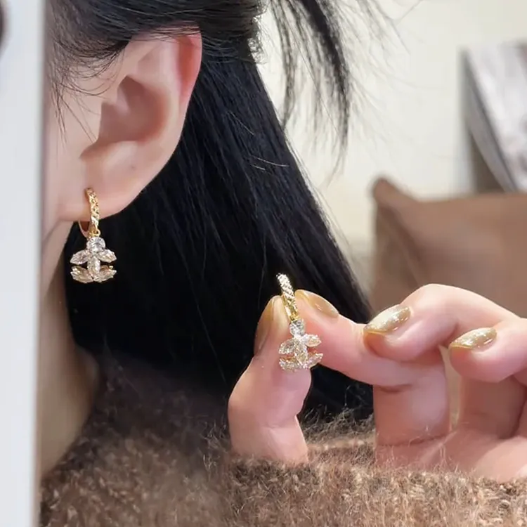 铜合金锆石耳饰 QIAN YI S925银针 小香风气质法式耳环简约耳钉