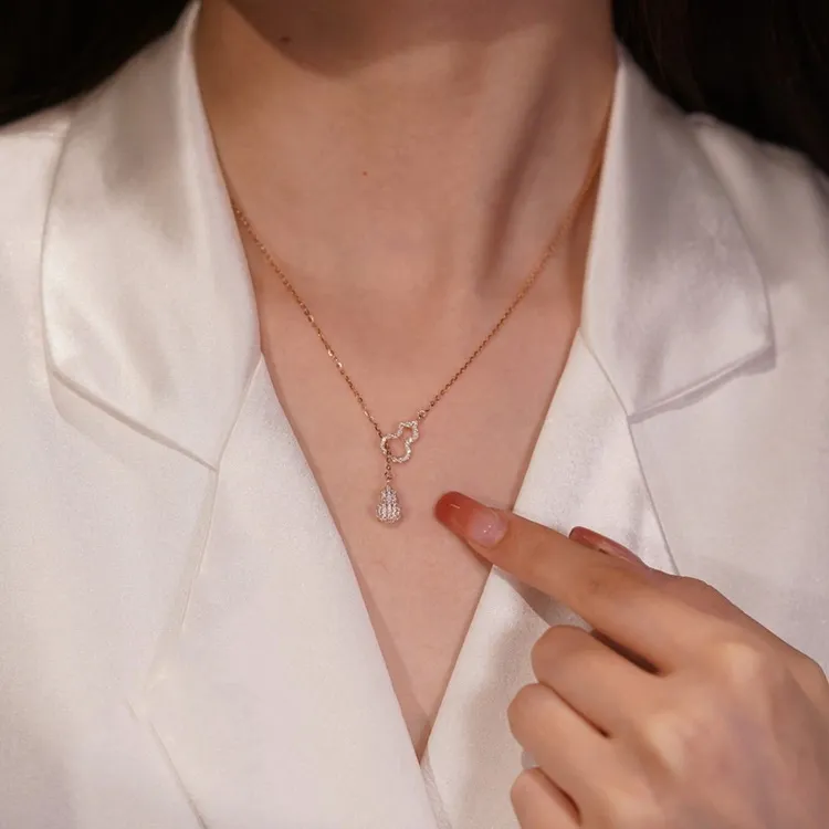 钛钢吊坠 2026新款玫瑰金色双葫芦吊坠轻奢女款高级感项链锁骨链商品图