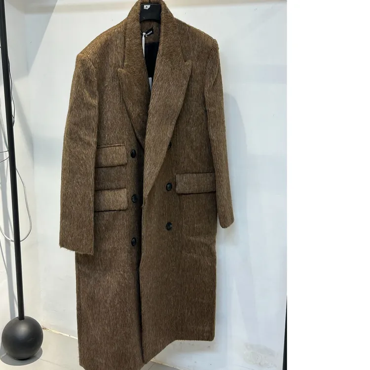 莓莓子棕色长款加棉大衣