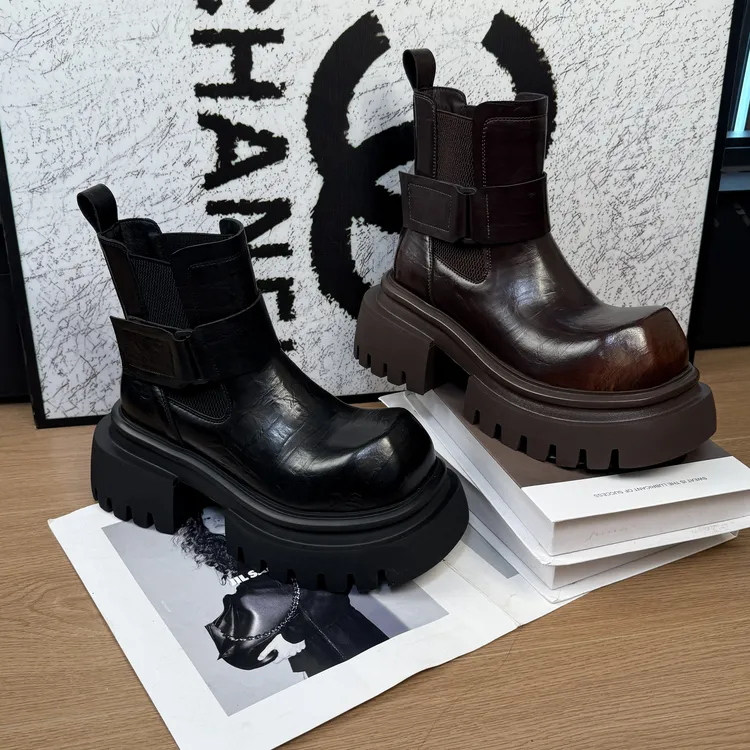 【闪闪●女神靴】秋冬欧美风圆头女秋季透气马丁靴休闲风25SY00581