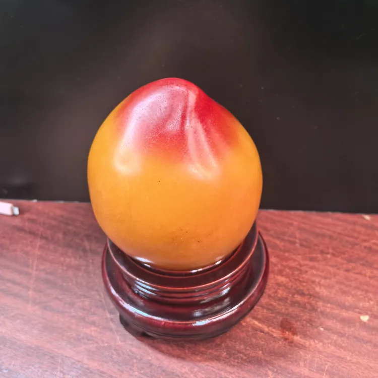漂亮精美的寿桃摆件