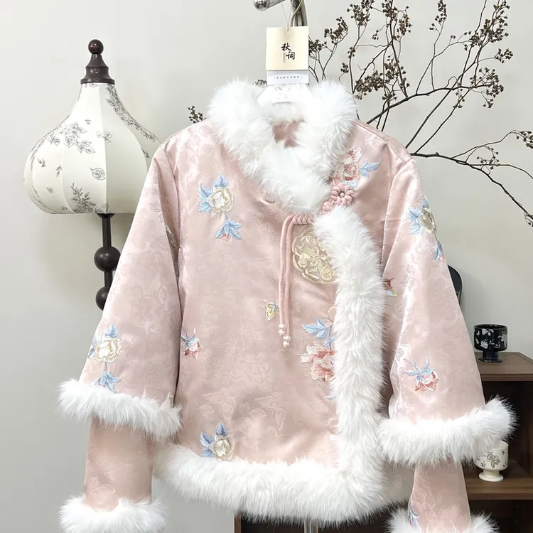 云梦泽 秋词新中式毛绒短外套女冬季加厚保暖刺绣花卉羽绒服粉色