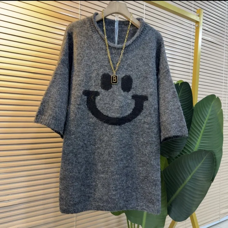 秋冬大码女装胖妹妹红色圆领笑脸针织显瘦遮肉宽松半袖