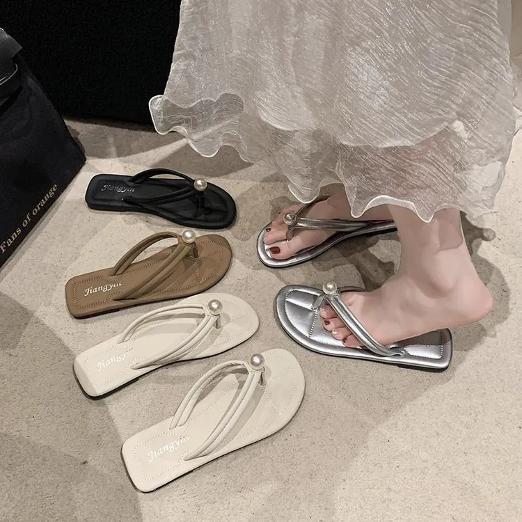 UHCK珍珠夹脚人字拖女夏季外穿平底软底旅游海边沙滩拖鞋2025新款