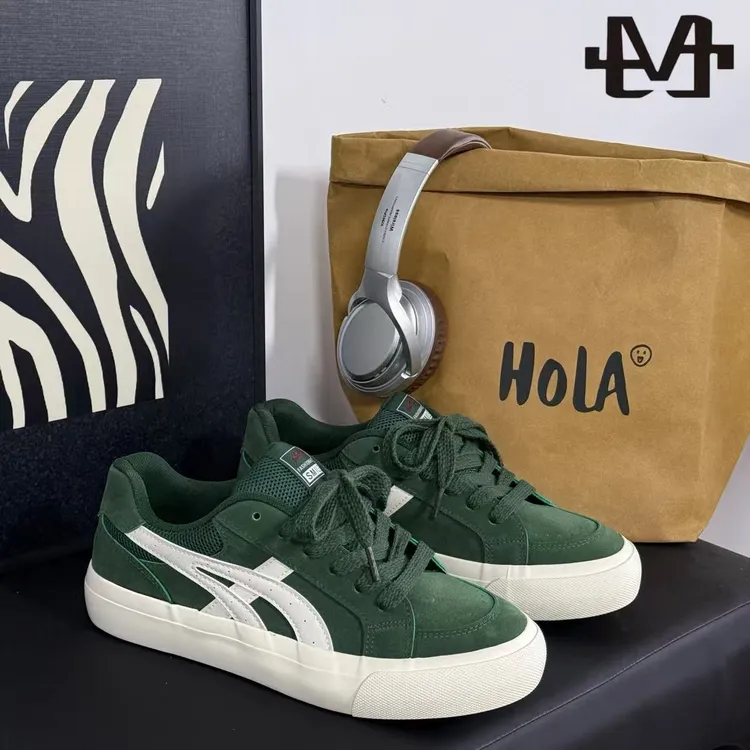 【原创设计】墨绿2025新爆款秋季休闲帅气厚底百搭运动鞋男士板鞋