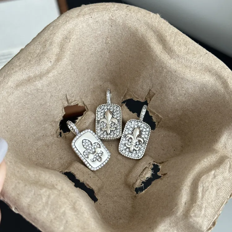 吊坠925银合成锆石 原创设计时尚简约女鸢尾花方牌锆石吊坠 3879