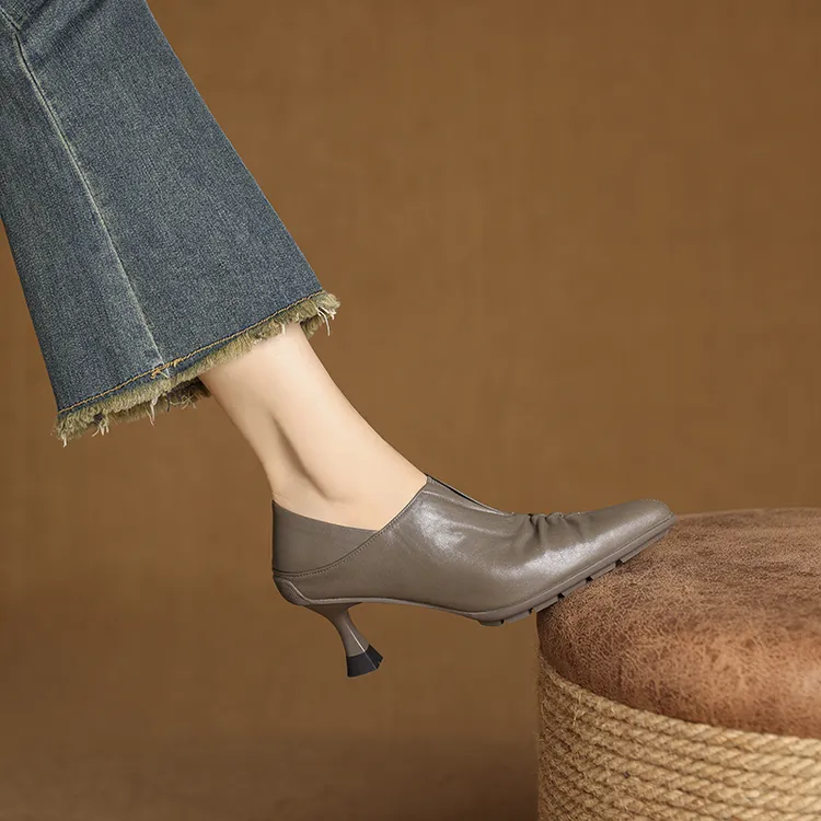 邓老板5.8cm羊皮软面尖头高跟一脚蹬捏皱深口鞋两穿舒适百搭3318