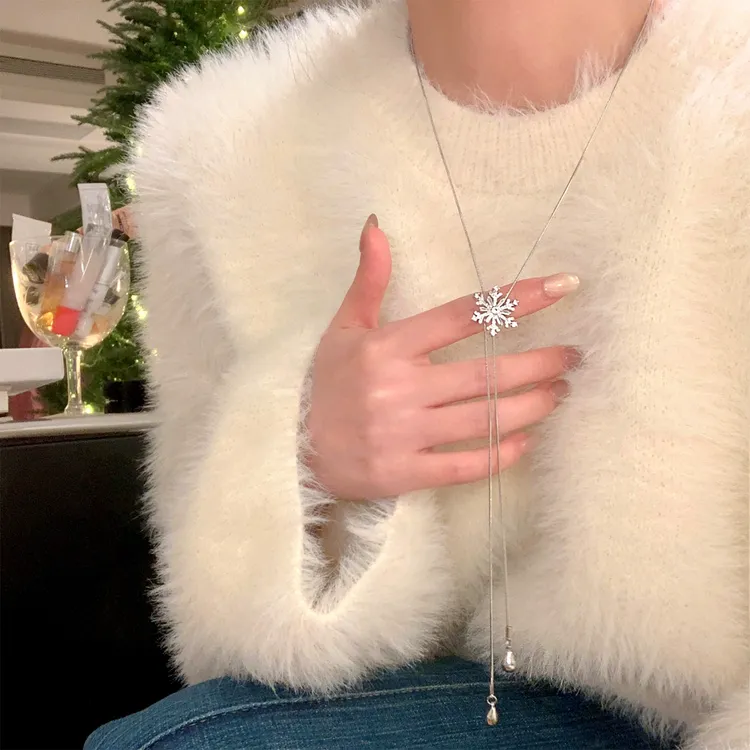 钛钢项链 秋冬气质可抽拉闪锆雪花水滴毛衣链女轻奢精致项链配饰