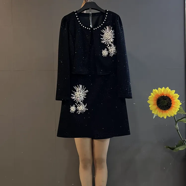 秋季新款欧货重工烫钻花长袖短款上衣搭配无袖中长款小香风套装