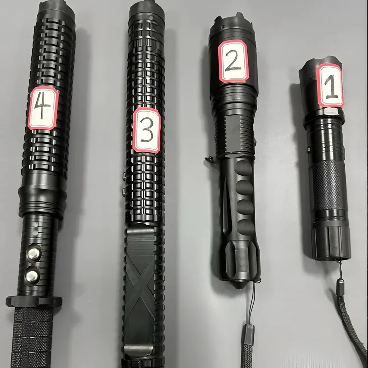 户外多功能防身手电筒可照明可防骚扰高压电击防卫棍驱狗赶猪