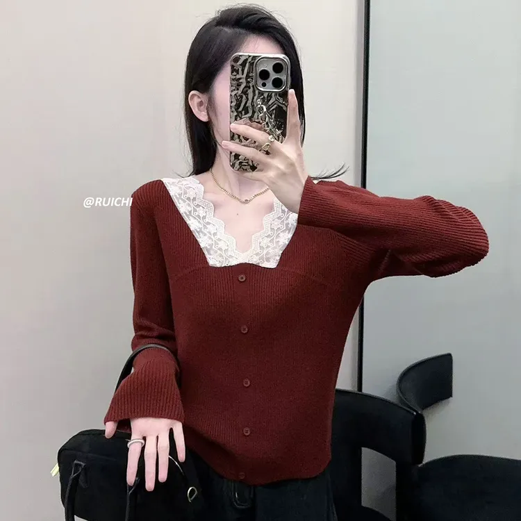 2025秋季新款慵懒风V领蕾丝短款高级显瘦修身长袖套头针织衫上衣