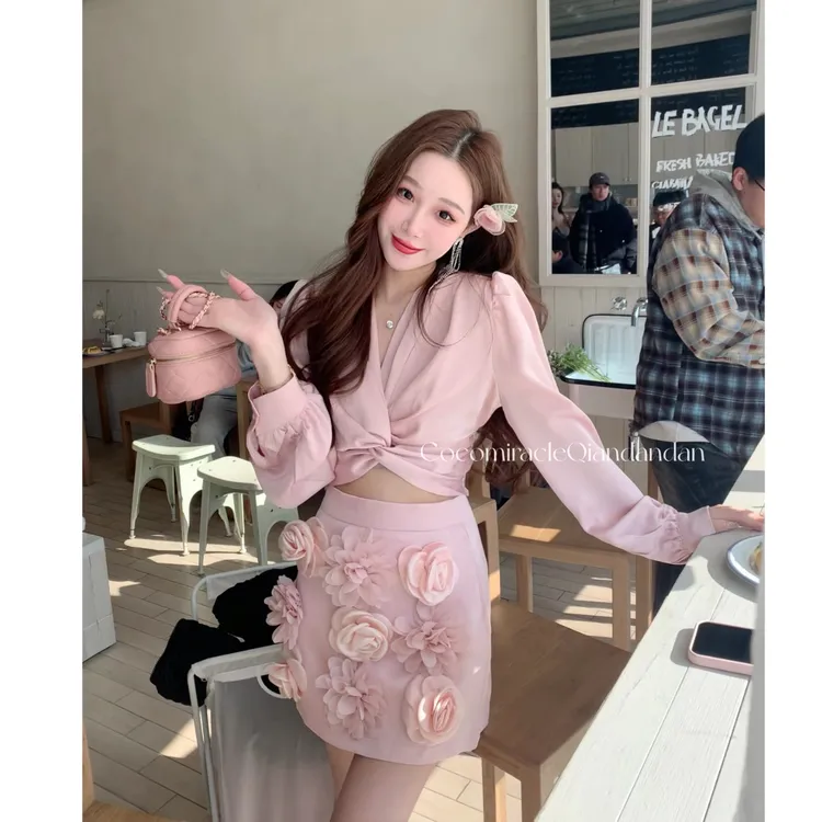 【钱丹丹】新款纯色设计感扭结上衣+花朵短裙裤套装W51TZ218