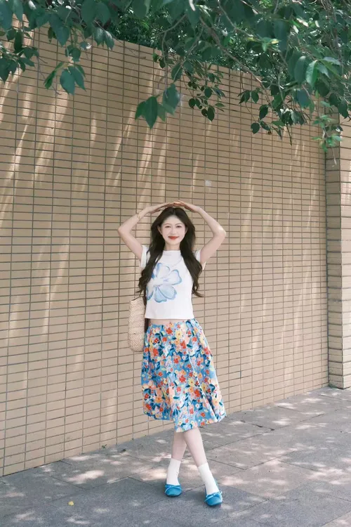 2025夏季新款花朵印花正肩短袖t恤女上衣百搭高腰碎花半身裙套装