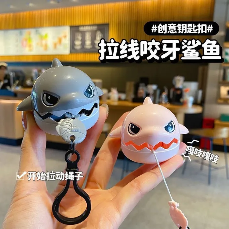 创意拉线咬牙鲨鱼解压钥匙扣书包挂件小饰品送女友礼物