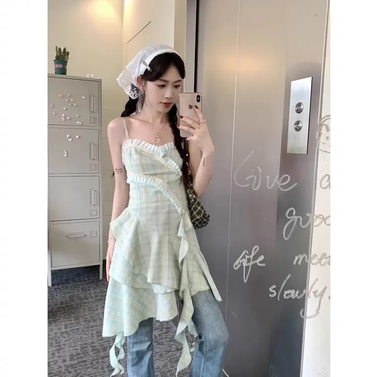 薄荷曼波格子抹胸吊带连衣裙女夏季薄荷绿收腰不规则荷叶边裙子