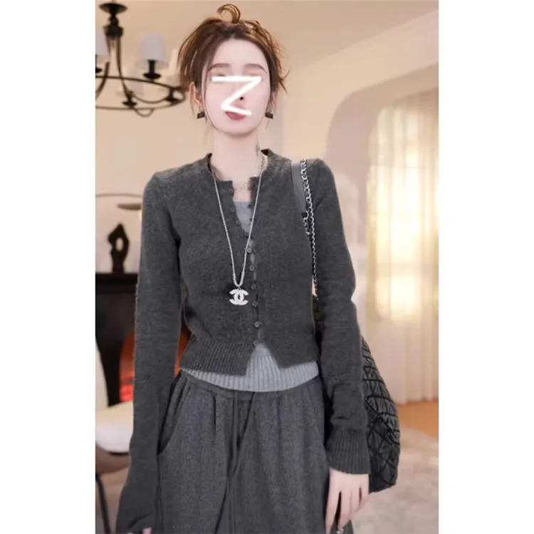 大码韩版假两件打底针织衫毛衣女秋冬胖mm收腰显瘦单排扣长袖上衣