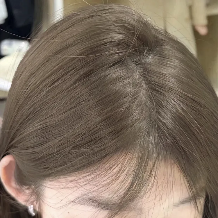 榛果灰棕色显白发色推荐