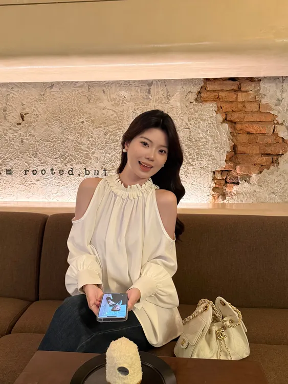 【丁香雨雾】韩系气质花瓣露肩上衣挂脖设计感小众甜美宽松衬衫夏季