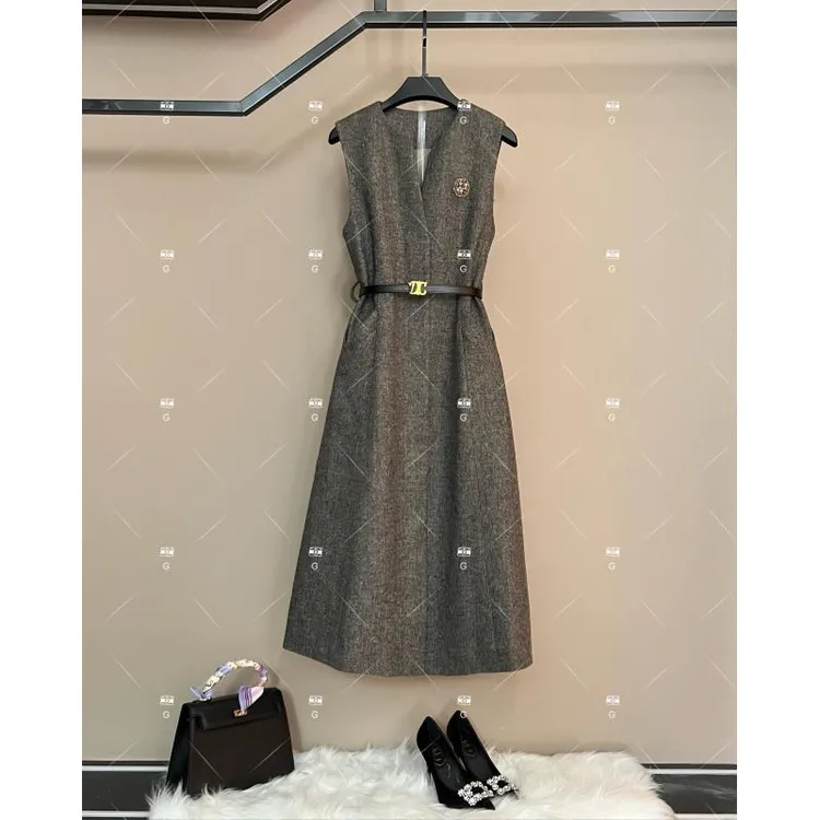 【倩倩】复古风显瘦默认款式连衣裙女装轻奢秋冬时尚 H-1562