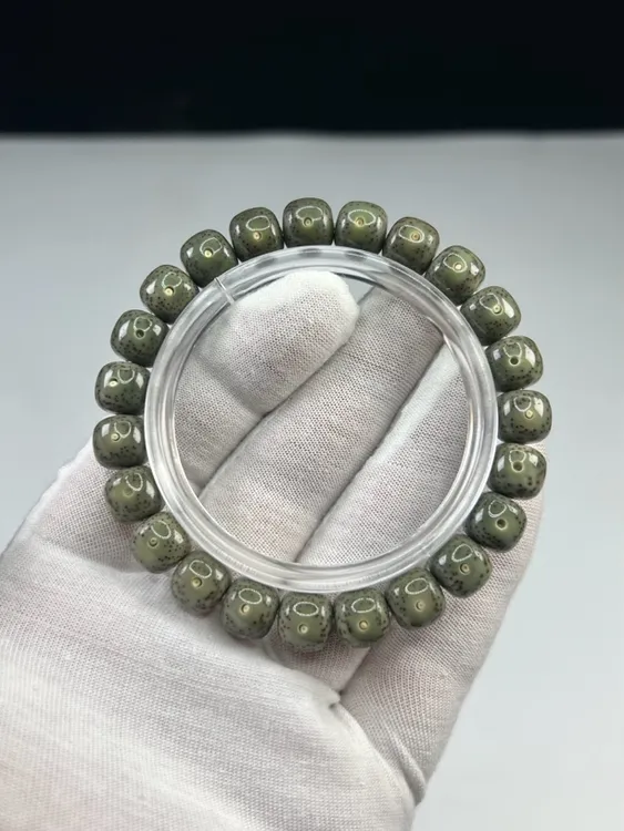 海南星月菩提手串 帝王绿10.6×9.6正月留白针尖小细星无烟花星