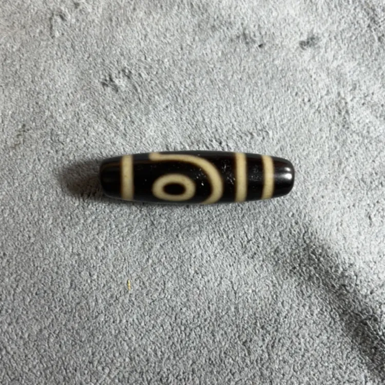 建成牙黄二眼玛瑙珠子