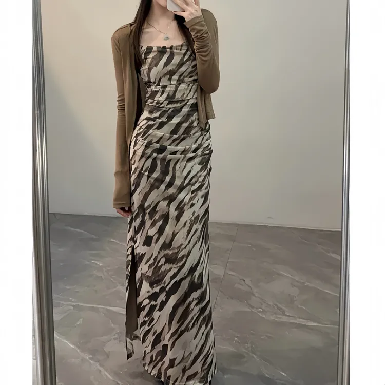 法式气质优雅吊带连衣裙女夏季2025新款纯欲风收腰显瘦开叉长裙子