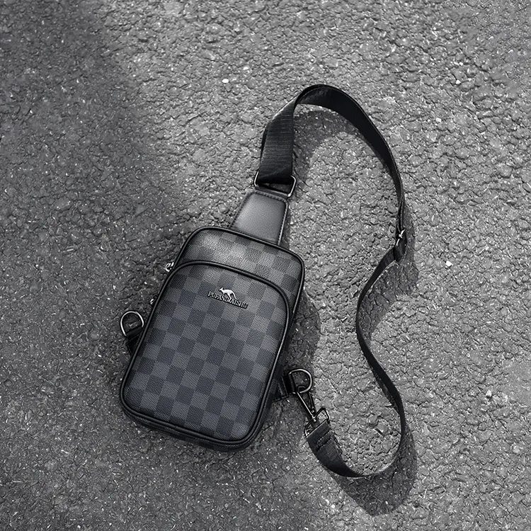 时尚男士胸包斜挎包休闲潮流欧美单肩小包男格子pvc百搭韩版斜跨