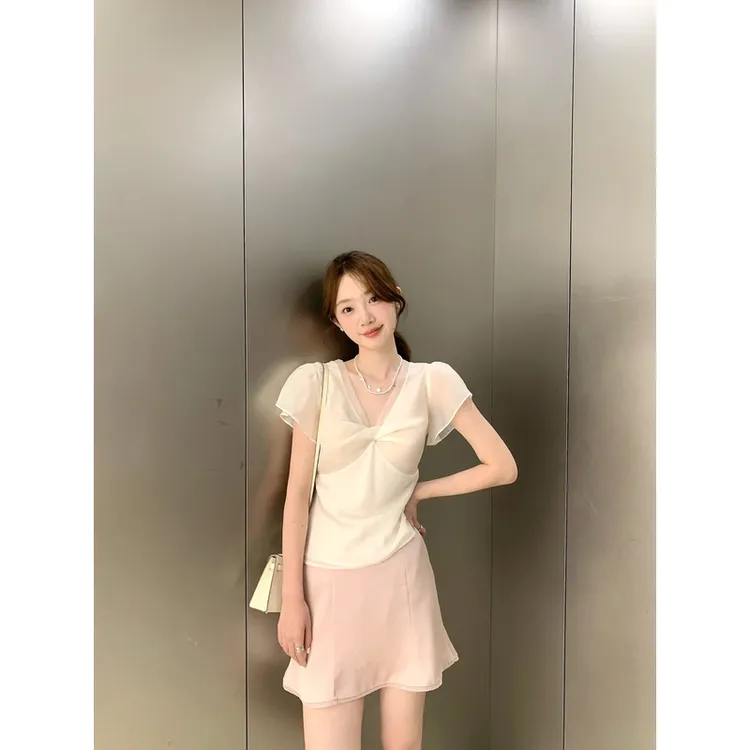 法式赫本风高级感气质时尚拼接短袖T恤女2025夏季新款褶皱V领上衣