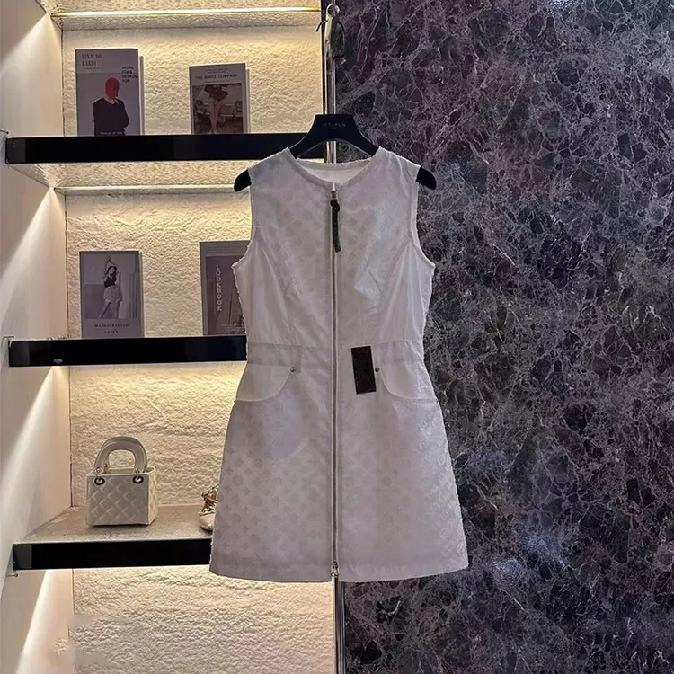 高版本马户浮雕白色咖色标花字母满印连衣裙无袖直筒背心裙