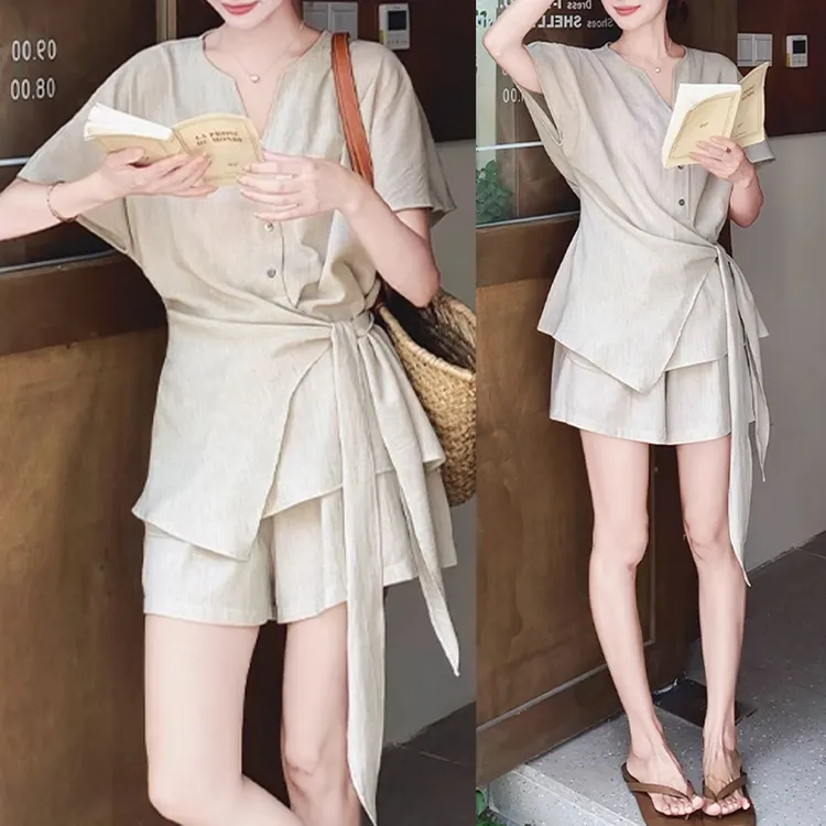 高级感气质V领上衣短裤两件套女士2025夏新款慵懒风女装时尚套装