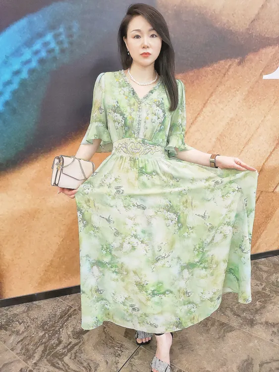 25年新款法式时尚刺绣轻奢减龄超长连衣裙女士