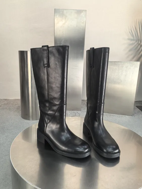 萝茜妮嫚秋冬新款时尚真皮复古做旧擦色粗跟大筒围女士百搭骑士靴