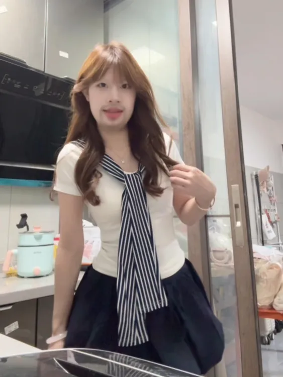 韩系学院风设计感海军领正肩修身短袖t恤女高腰百褶半身裙两件套