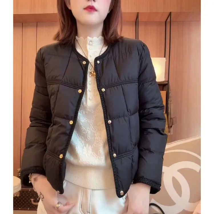 2026秋冬新款纯色百搭圆领气质宽松遮肉显瘦设计款按扣保暖棉服女