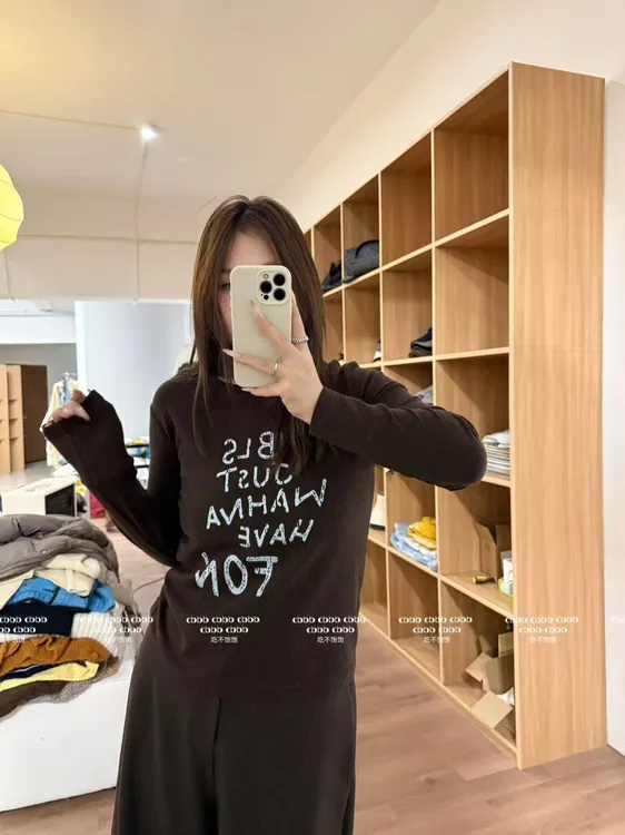 【吃不饱饱】大码 复古撞色圆领字母印花长袖T恤休闲打底衫302