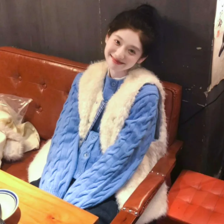 白色韩系叠穿马甲女冬季蓝格拼接羊羔毛外套宽松休闲上衣一整套