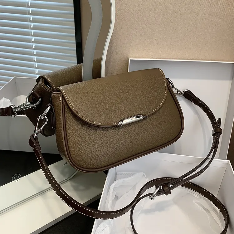 真皮马鞍包洋气女士单肩斜挎包高级感简约牛皮豆腐包百搭轻奢女包